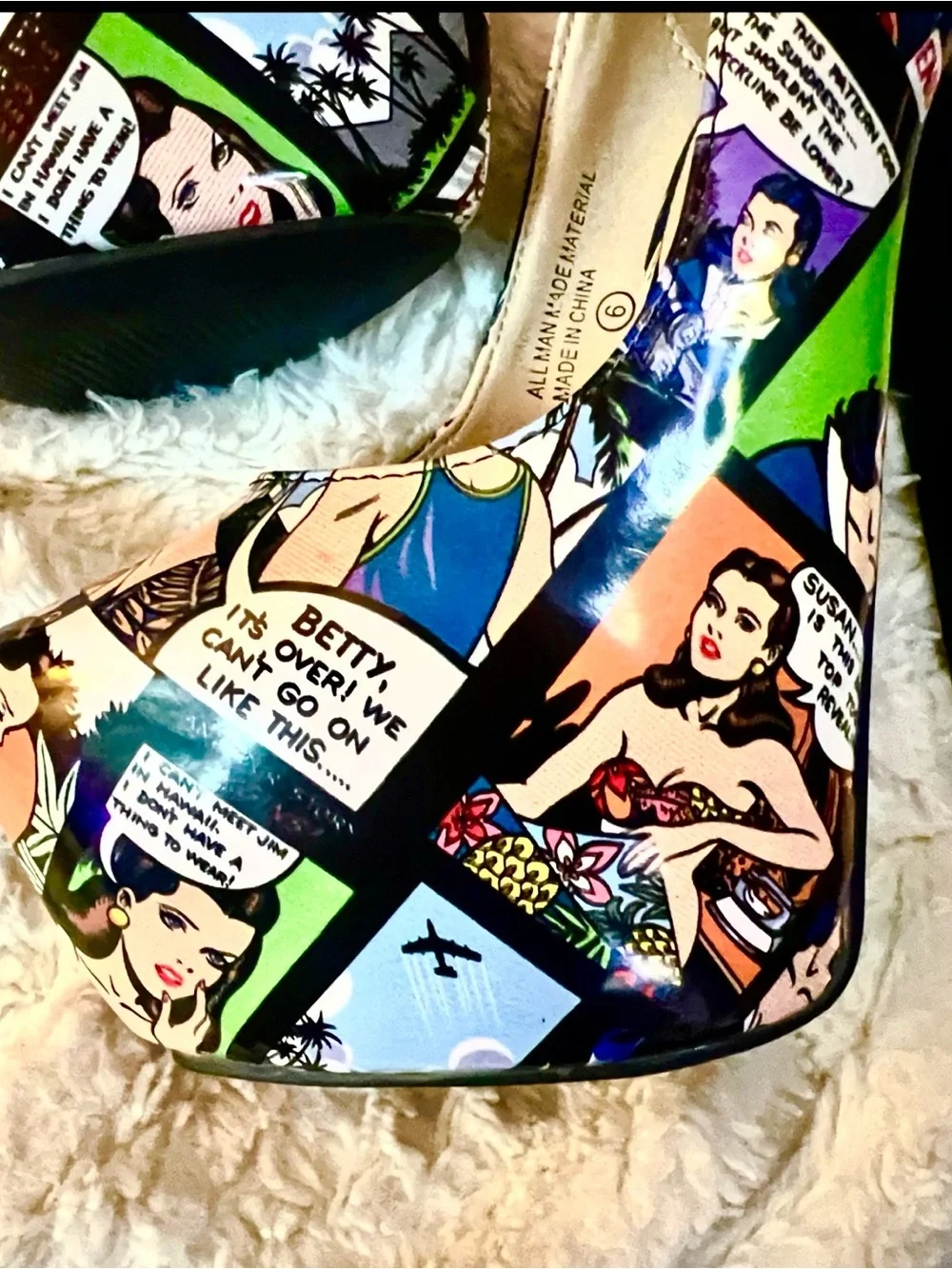 Comic Book Print Patent Leather Stiletto Heel Platform Pumps Size 6 NWT